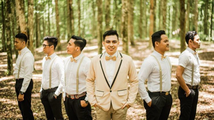13 Inspirasi Mendandani Groomsman Mu Di Resepsi Agar Kegantengan Mereka Tak Ditanyakan Lagi