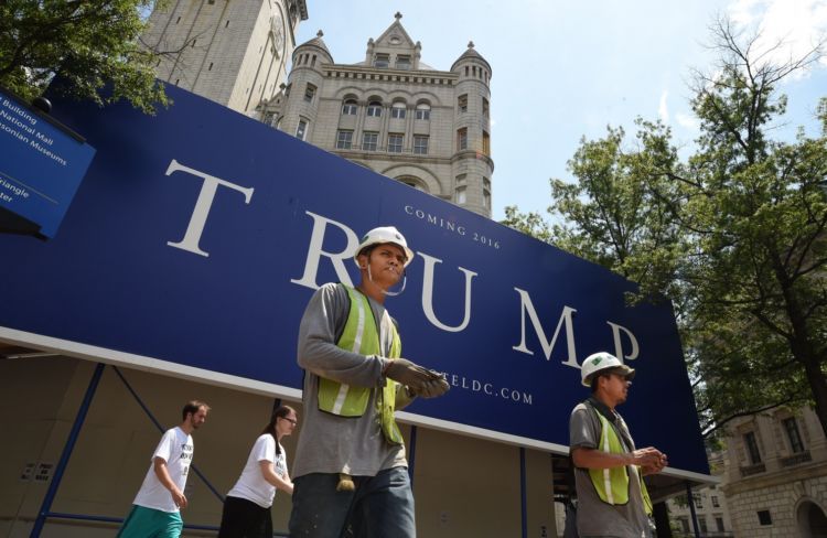 Pastinya besok temboknya harus ada nama TRUMP