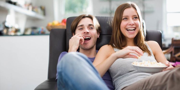 Mending nonton drama di rumah! :D