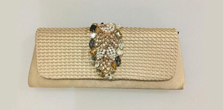 clutch dari satin