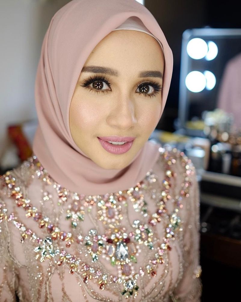 8 Inspirasi Busana Pastel dari Lamaran Laudya Cynthia ...