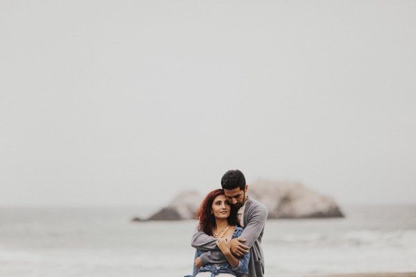 dia mengajarkan jatuh cinta tiap hari
