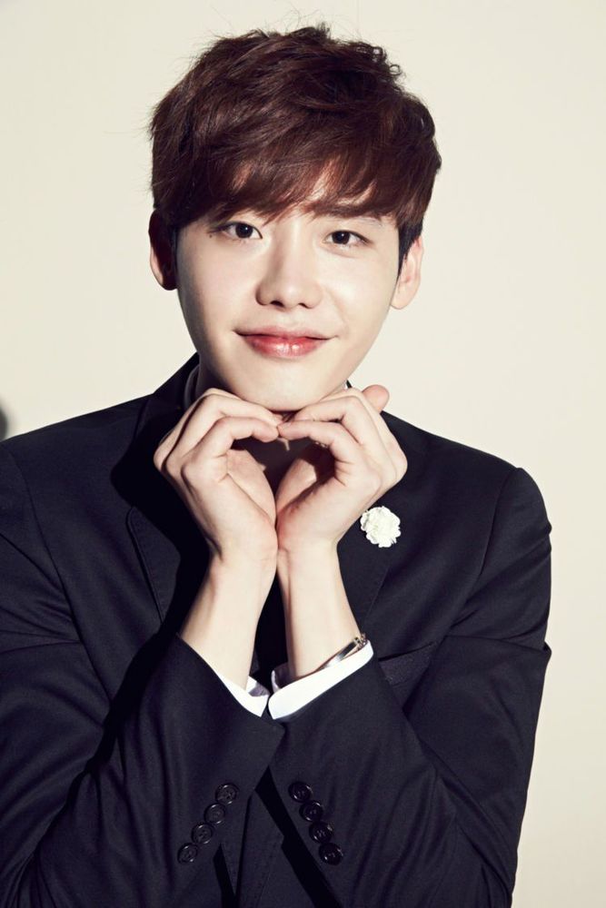4 Pose Andalan Cowok-Cowok Korea. Geli Nggak Sih Cowok Lihat Cowok Lain Pose Kayak Gini?