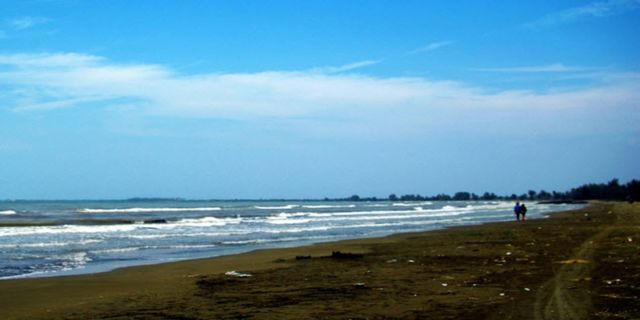 Mirip kaya Pantai Widuri deh pokonya
