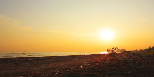 Keindahan Sunset nya bikin Pengen Selfie bareng Kamu