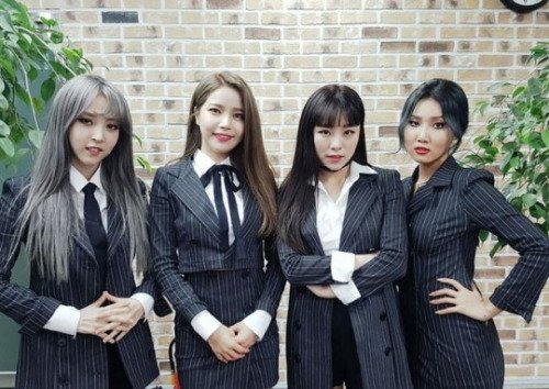 Mamamoo - Decalcomanie Stage Outfit