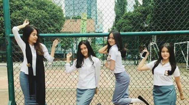 Nggak percaya diri, kalo nggak ada temen