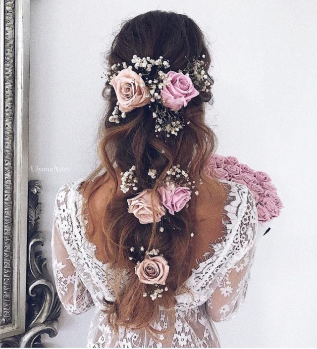 Gaya Rambut Panjang Wanita Pengantin