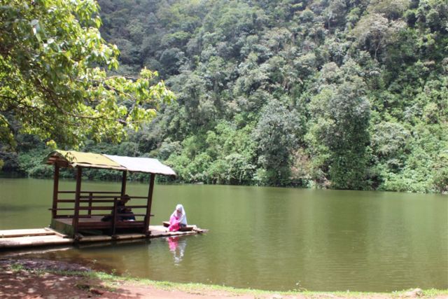 Talaga Warna Puncak