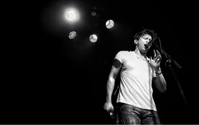 Ini Alasan Kenapa Vokalis Band Selalu Memiliki Tampang Keren. Meski Ada