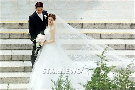 Eric Shinhwa & Na Hye Mi