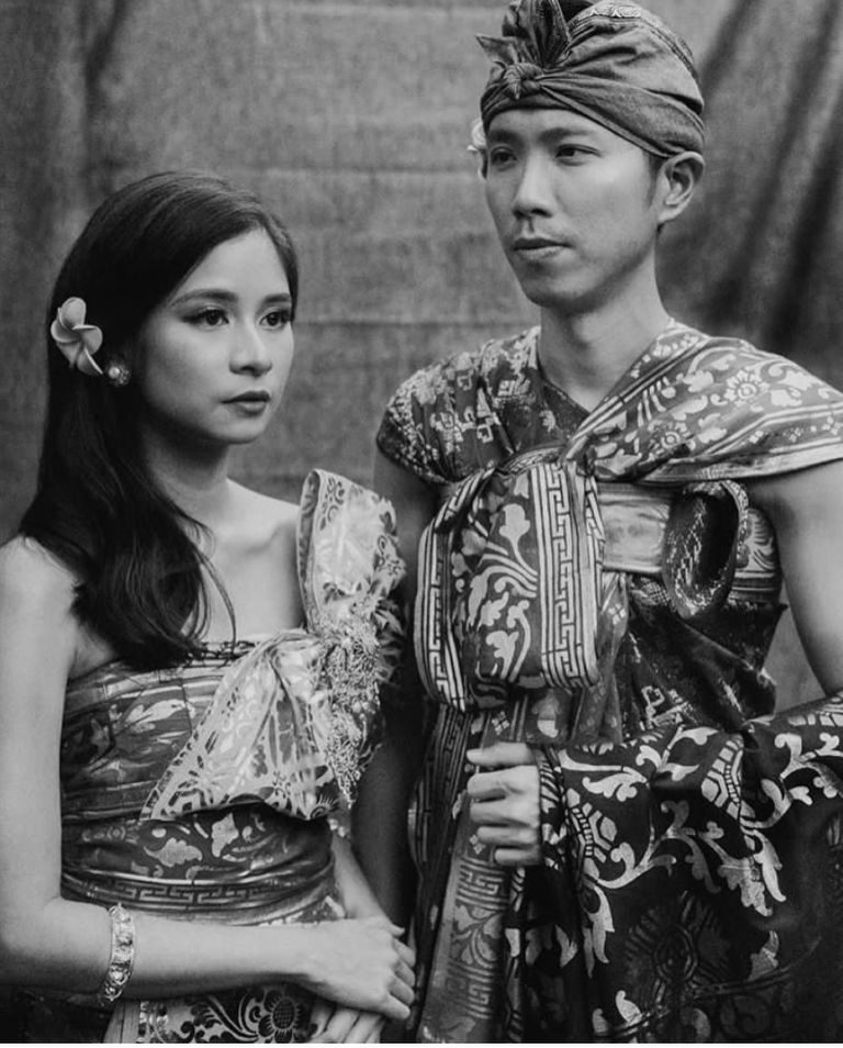 Khidmatnya Sesi Prewedding Menggunakan Pakaian Adat Daerah ...