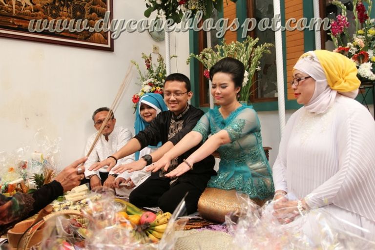 Mengenal Prosesi �Ngeuyeuk Seureuh� dari Adat Sunda yang