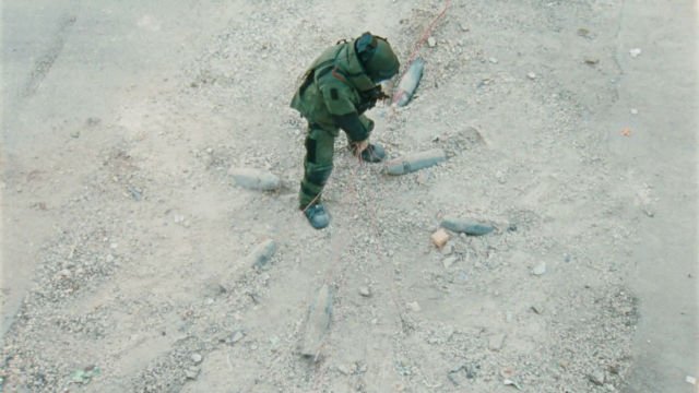 defusing bomb