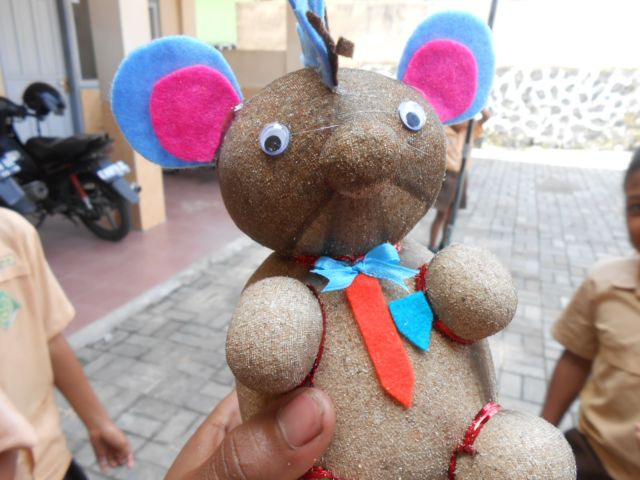 boneka dari sabut kelapa