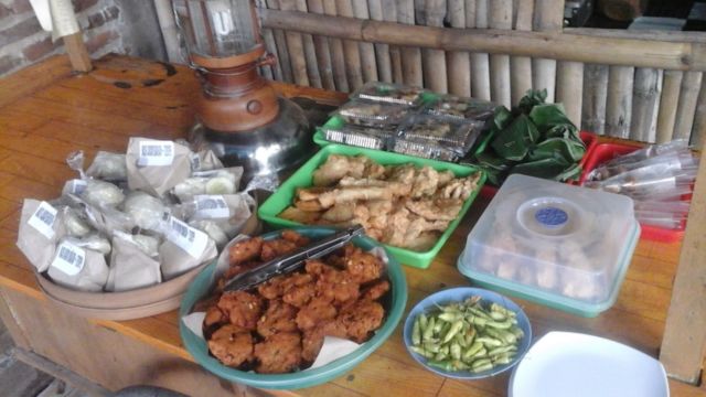 http://hokya-hokya.blogspot.com/2015/06/aneka-jajanan.html