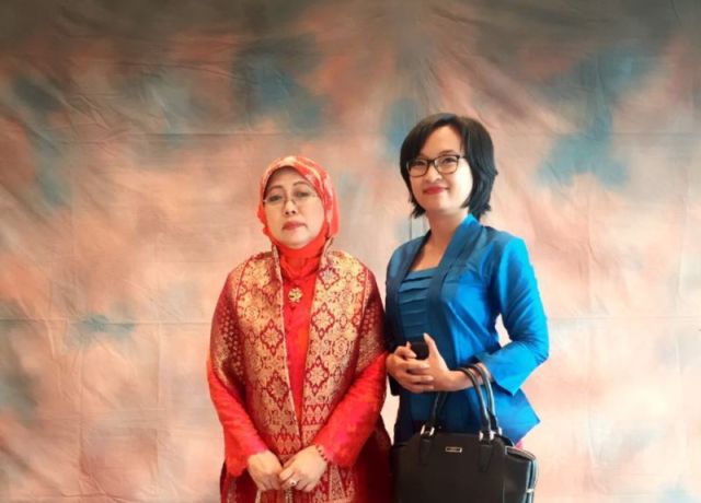 Menemani Ibu ke resepsi pernikahan