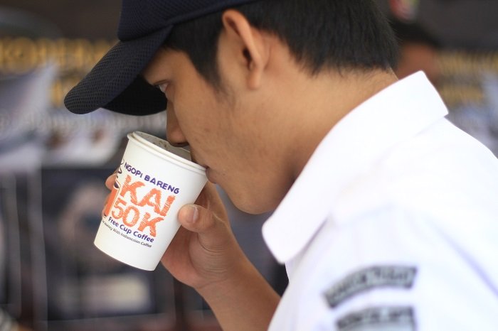 Kai Bagi Bagi 50 Ribu Cangkir Kopi Gratis Buat Penumpang Kamu Perlu
