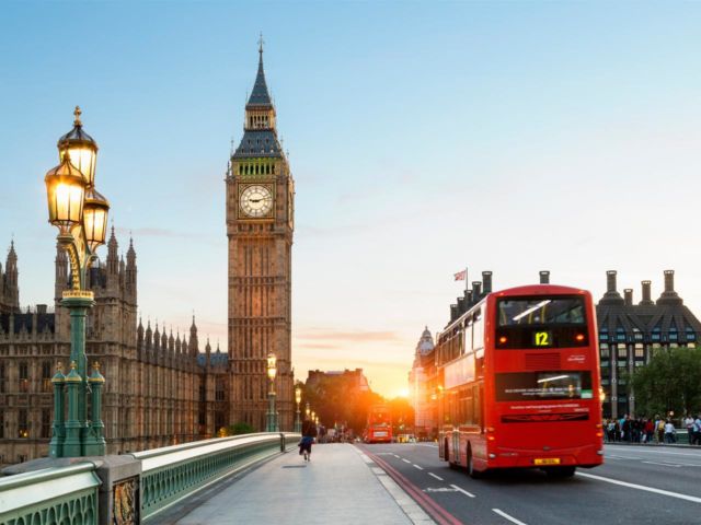 Big Ben dan Red Bus