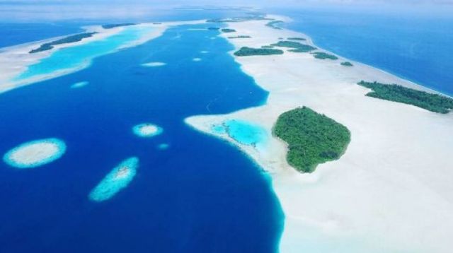 Keindahan Pulau Widi