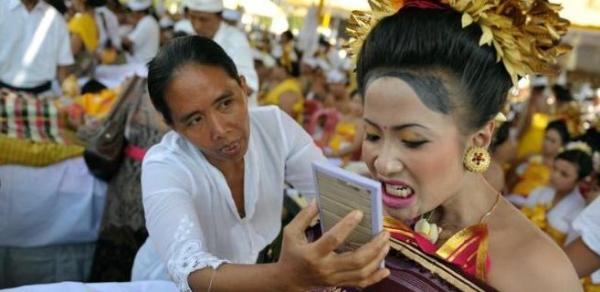 Kenal Lebih Dekat Dengan Tradisi Potong Gigi Di Bali Katanya Ini Buat Kebaikan Lho