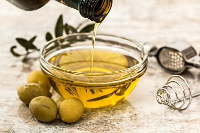 Mau Kulit Awet Muda? Coba Gunakan Face Oil Sehari-hari