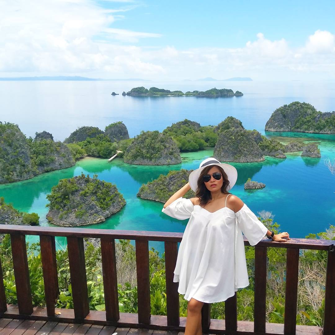 10 Cara Pakai Baju Putih Sesuai Warna Kulit. Biar Tetap Cerah dan ...