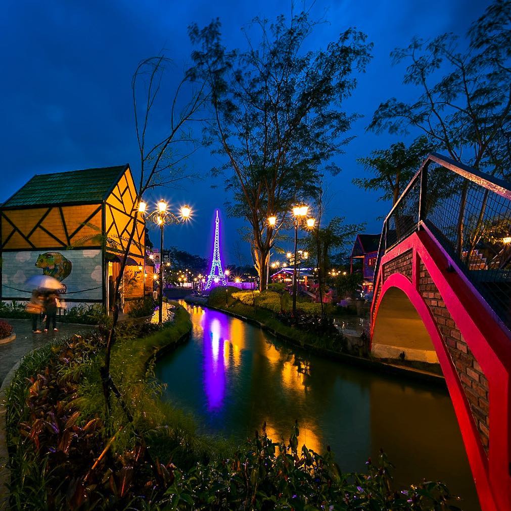 Devoyage Bogor: Berkeliling Dunia dalam Sehari di Taman Miniatur Landmark Eropa yang Unik