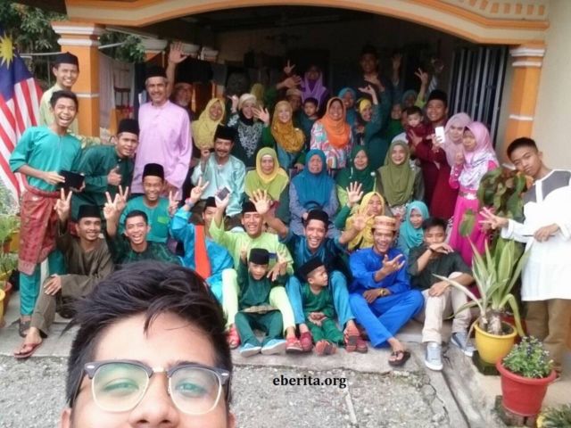 Selfie Sekeluarga