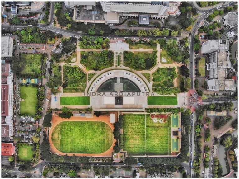 10 Foto Taman Lapangan Banteng yang Instagramable Banget ...