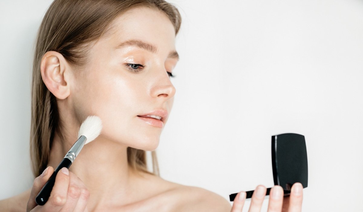 Tips Makeup untuk Kulit Berminyak Agar Nampak Matte Lebih Lama