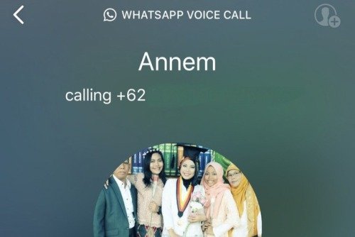 "Halo, mah, sedang apa?" (Annem: Ibuku).
