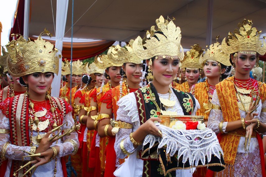 Makna Sakral di Balik Tarian Pengantin dalam 6 Pernikahan Adat