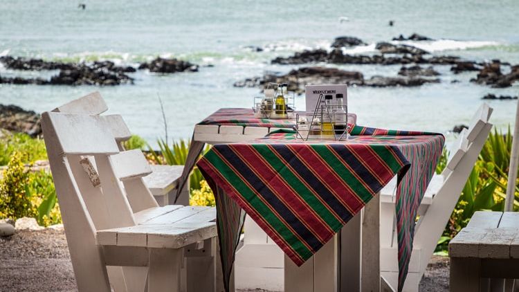 10 Model Taplak Meja di Berbagai Ruangan dan Situasi