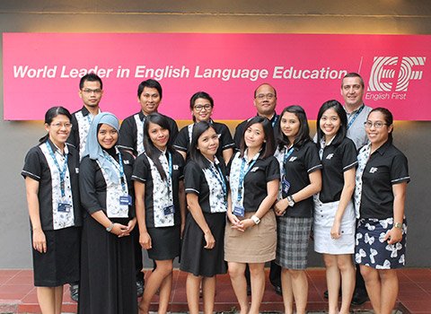 grup belajar bahasa asing