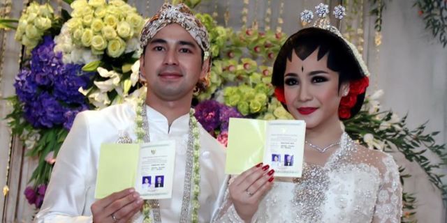 5 Pertimbangan Perlu Nggaknya Perjanjian Pranikah Seperti Yang Dilakukan Para Selebritas Kenamaan 5 Pertimbangan Perlu Nggaknya Perjanjian Pranikah Seperti Yang Dilakukan Para Selebritas Kenamaan