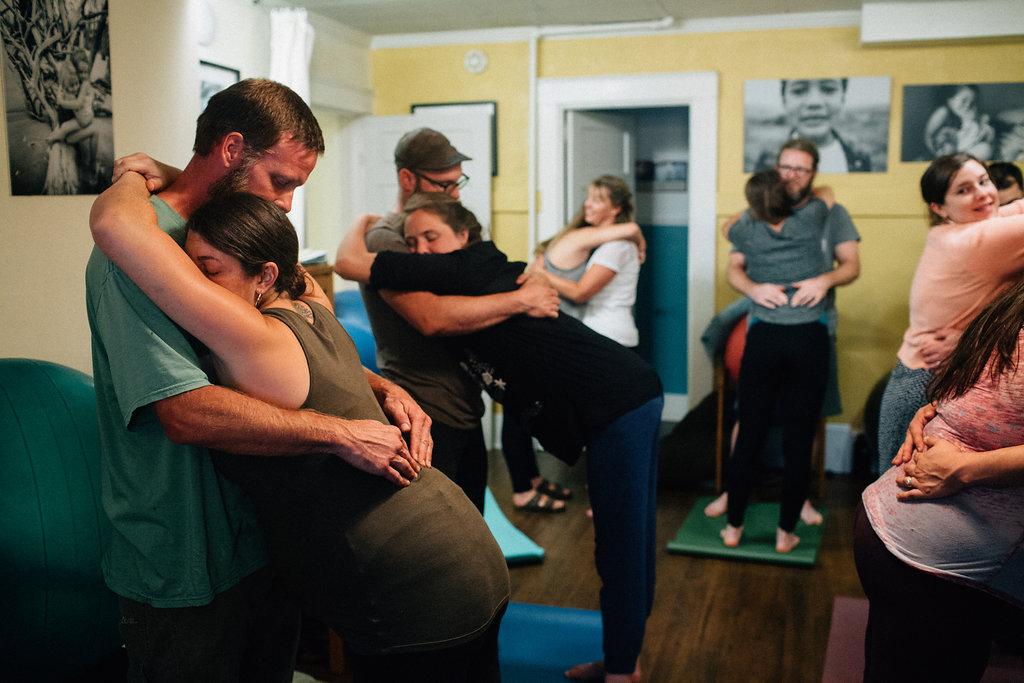 уважение рождение. взаимопомощь в семье. поздравления с днём рождения начальнику. адвокат по семейным делам. силуэт счастливой семьи.