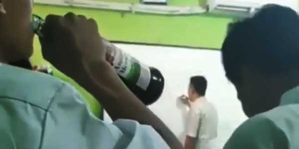 Hasil gambar untuk siswa minum minuman keras di kelas