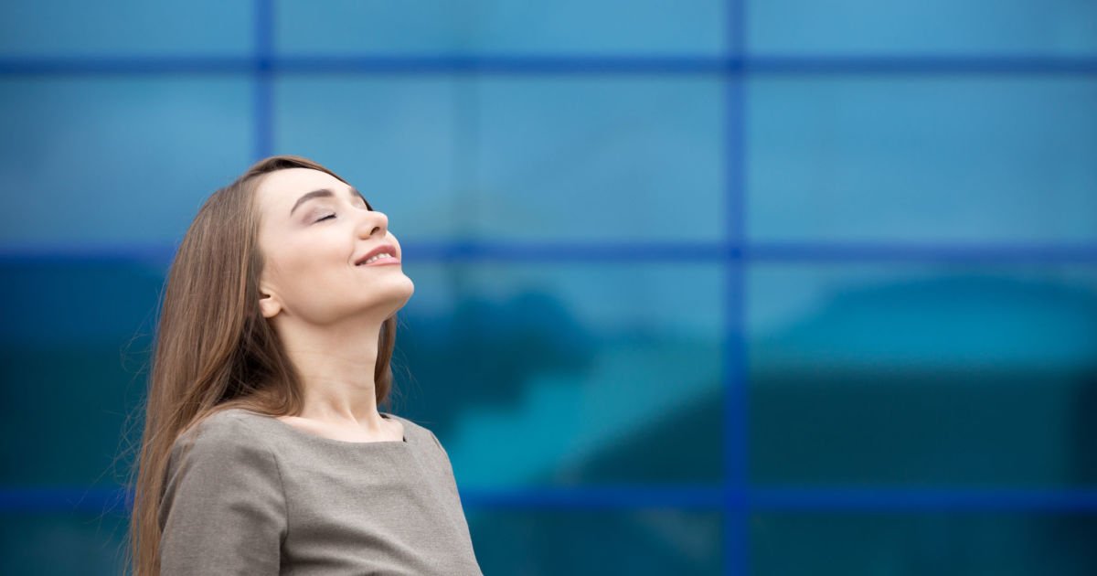 Bukan Menggenggam Batu, ini 6 Cara Masuk Akal Menahan BAB