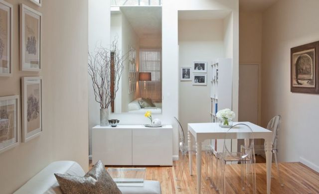 Ghost chair akrilik yang ringan dan melayang untuk apartemen minimalis
