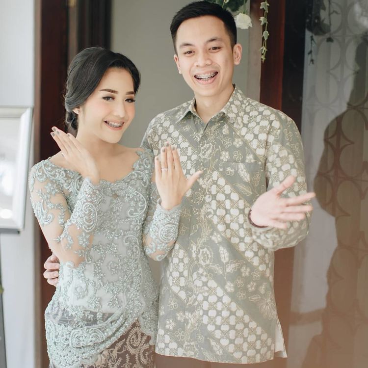 Baju Couple Lamaran