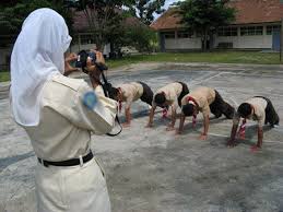 Siswa di hukum Push-up