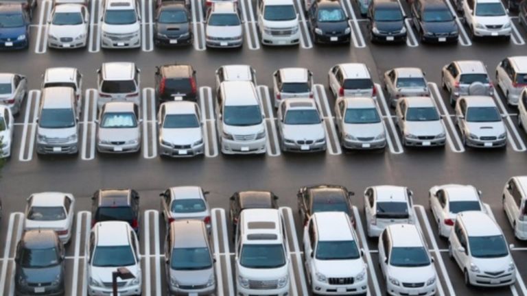 11 Pemandangan Segar Saat Parkiran Terlihat Rapi. Antara Kompak atau ...