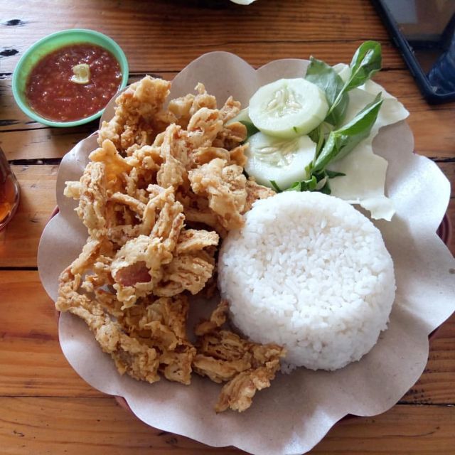 10 Rekomendasi Tempat Makan Murah Di Malang Nggak Sampai 20 Ribu Perut Udah Kenyang<script async src=
