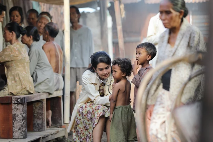 Review Film Habibie &amp; Ainun 3 Mengulik Percintaan Ainun