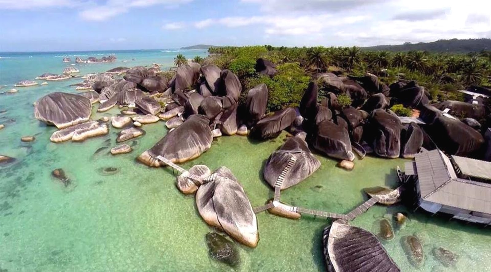 10 Destinasi Wisata Cantik di Natuna, Kawasan yang Diklaim Sepihak 10 Destinasi Wisata Cantik di Natuna, Kawasan yang Diklaim Sepihak