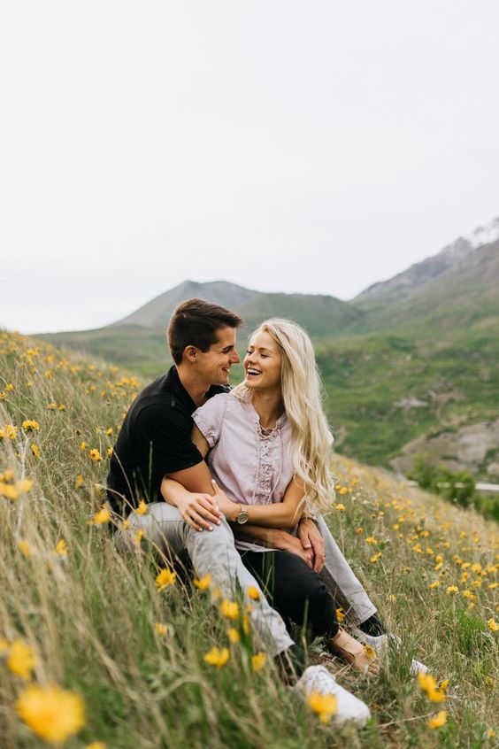 Happy couple (source : https://www.natthayabeatty.com/)