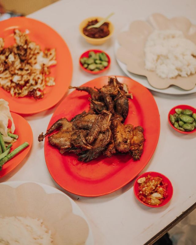 Lesehan Terang Bulan