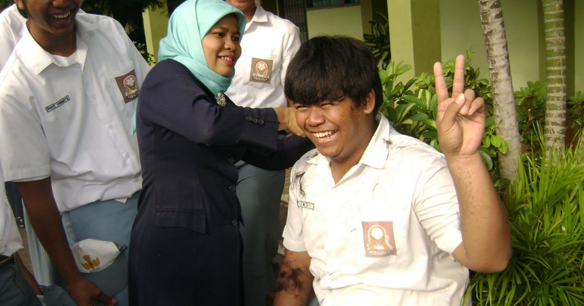 4 Trik Menghindar buatmu yang Sering Kena Razia Rambut, dari Cara