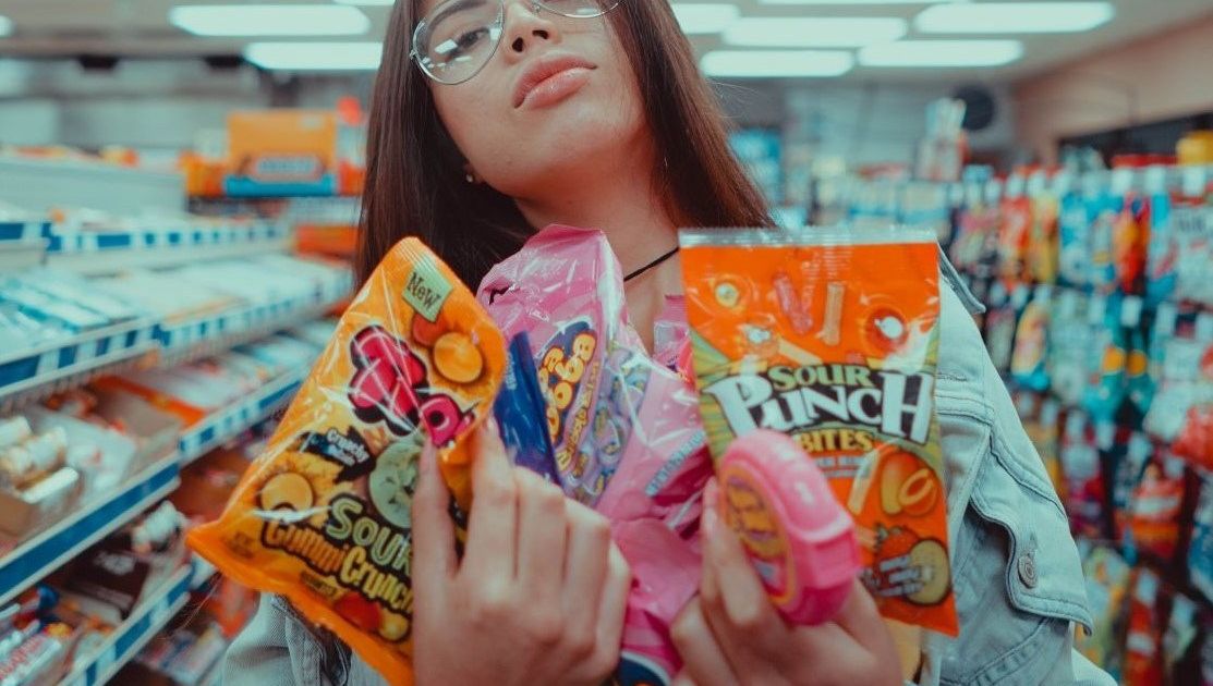 Pola Konyol yang Terjadi pada Cewek Setiap Lihat Barang Menarik yang